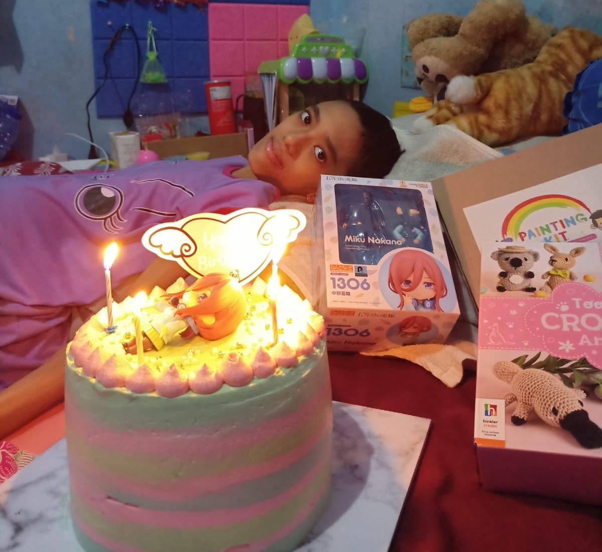 Alesha with her favourite Nakano Miku cake